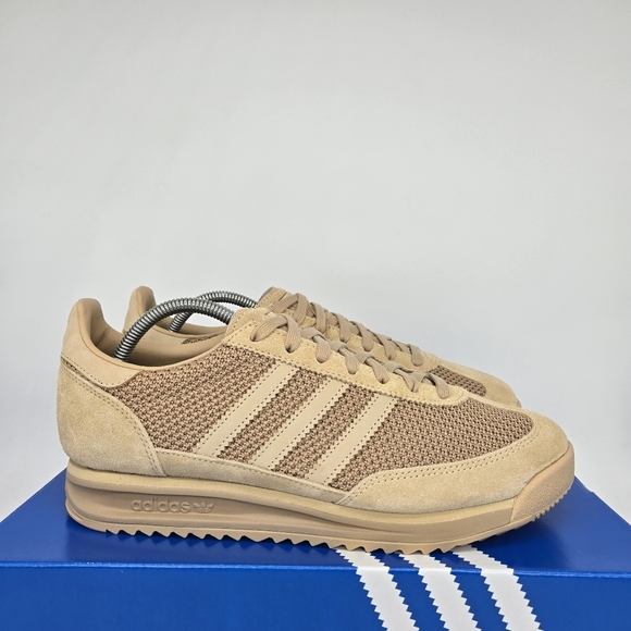 Athletic_Shoes